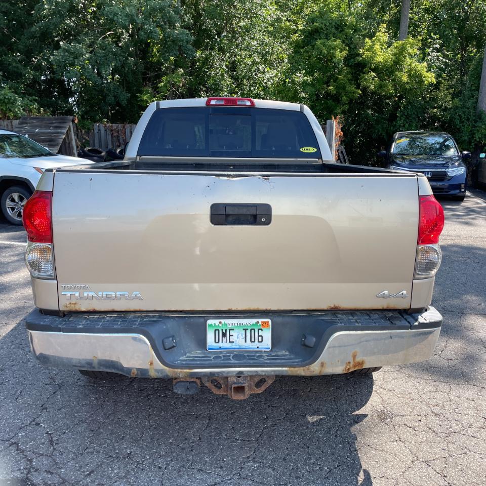 Toyota Tundra 4WD Truck Dbl 5.7L V8 6-Spd AT (Natl) 2008