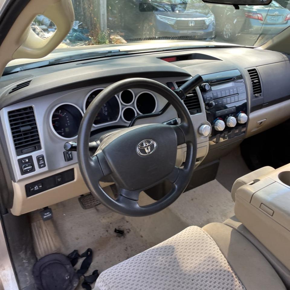 Toyota Tundra 4WD Truck Dbl 5.7L V8 6-Spd AT (Natl) 2008