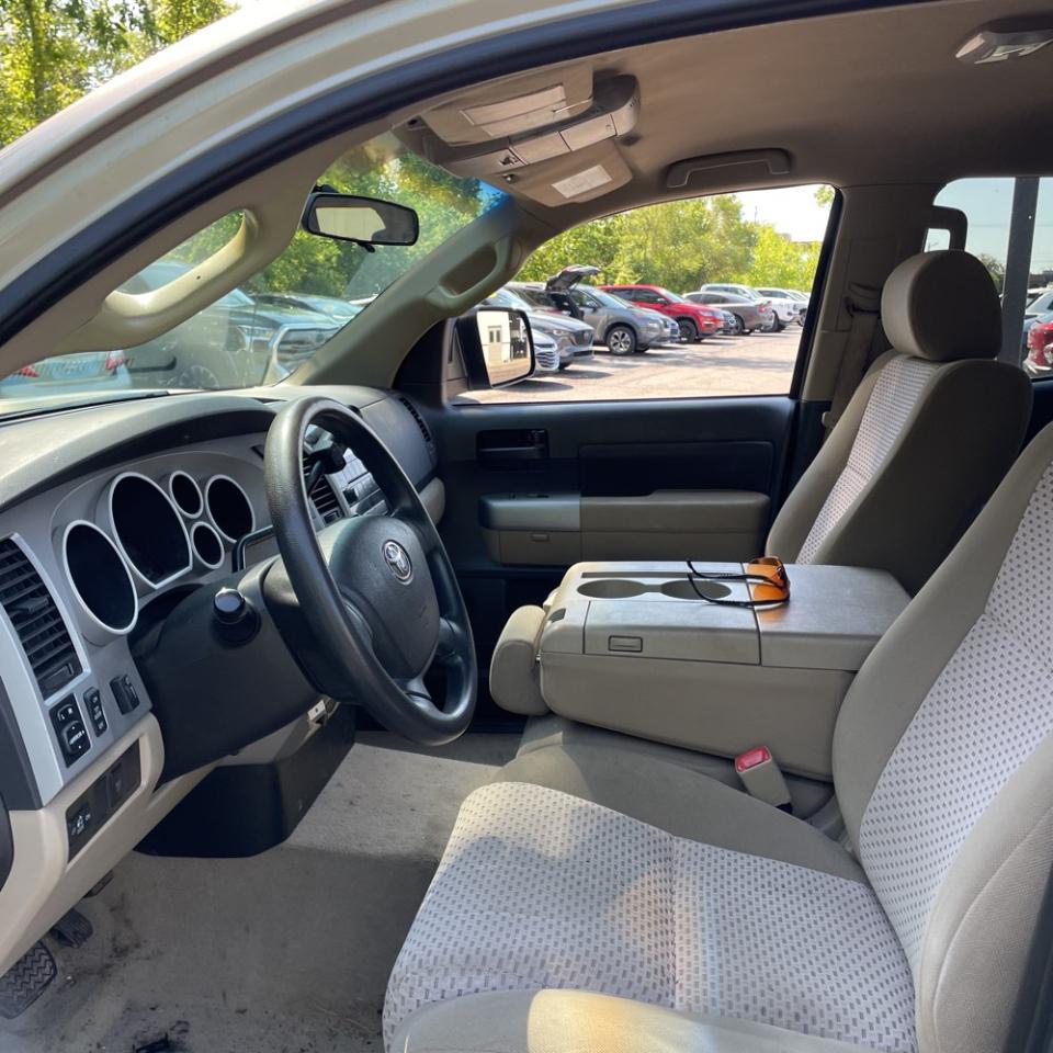 Toyota Tundra 4WD Truck Dbl 5.7L V8 6-Spd AT (Natl) 2008