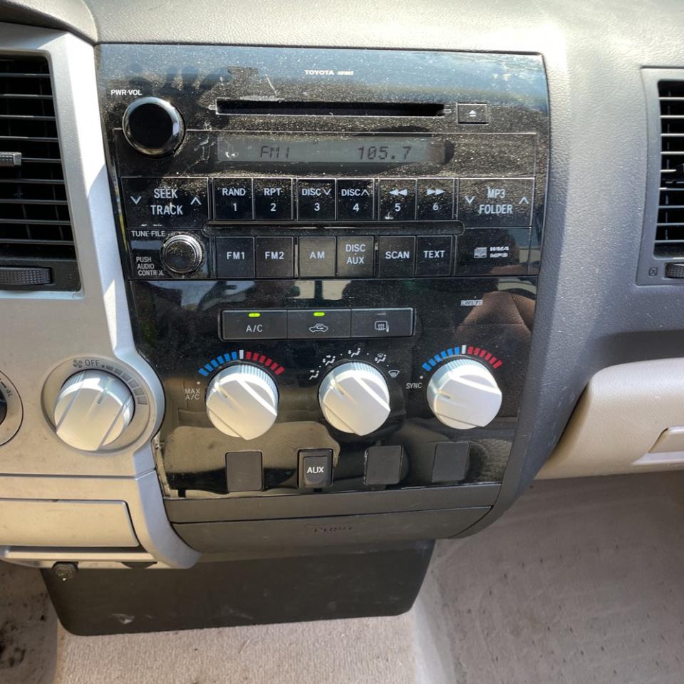 Toyota Tundra 4WD Truck Dbl 5.7L V8 6-Spd AT (Natl) 2008