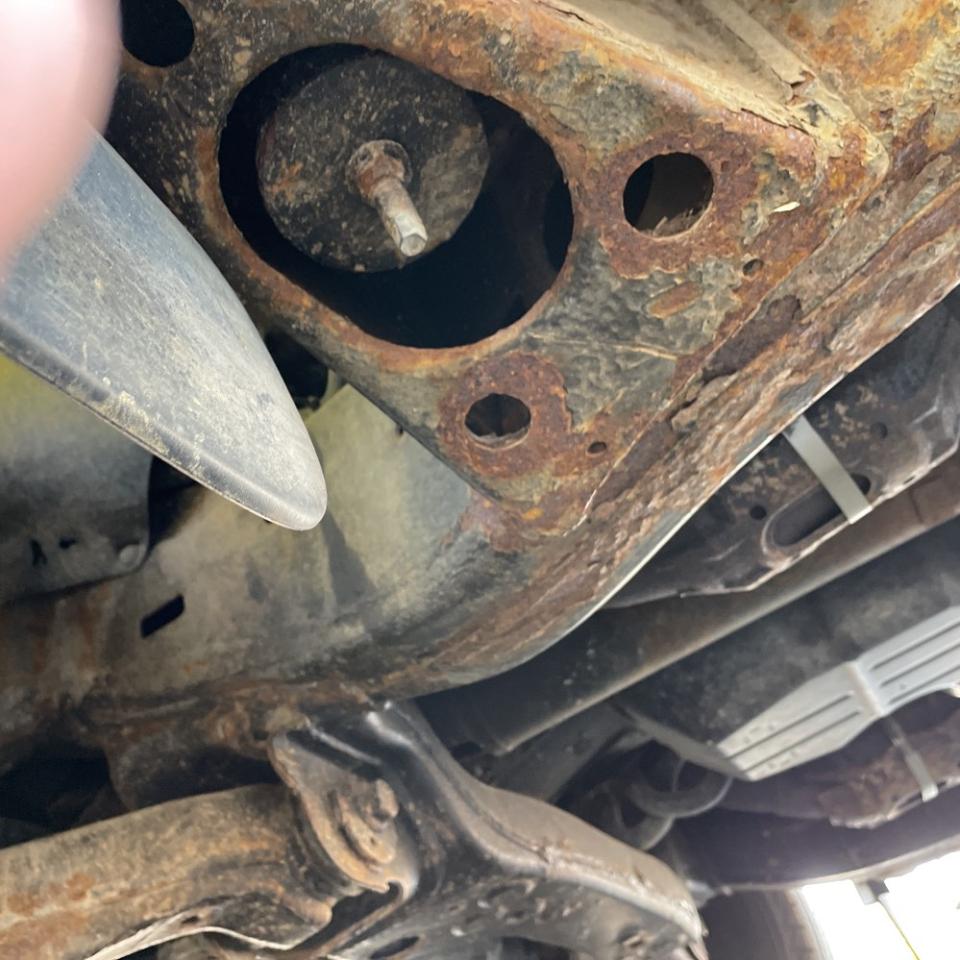 Toyota Tundra 4WD Truck Dbl 5.7L V8 6-Spd AT (Natl) 2008