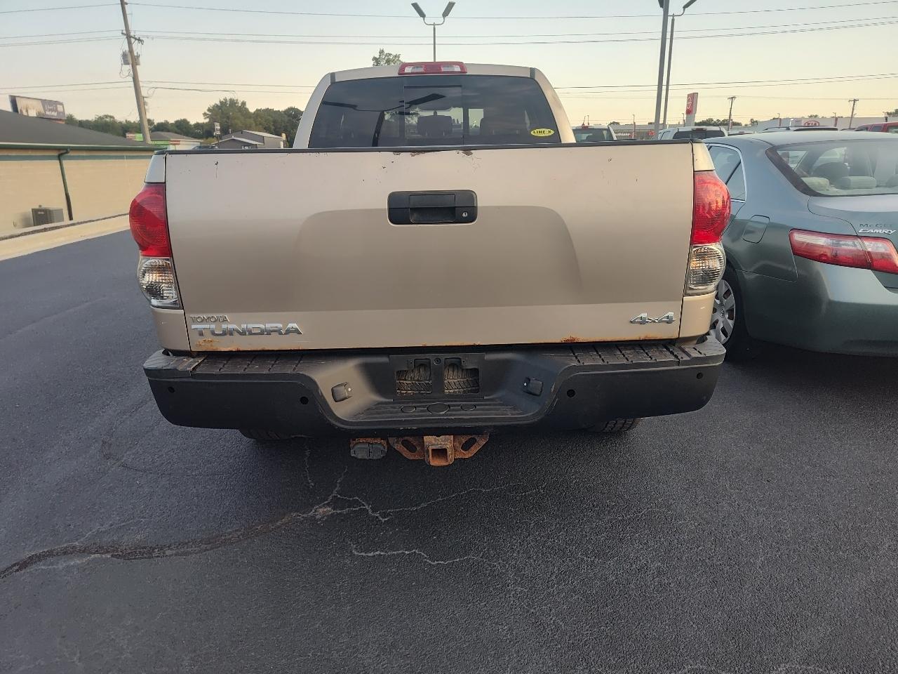 Toyota Tundra 4WD Truck Dbl 5.7L V8 6-Spd AT (Natl) 2008