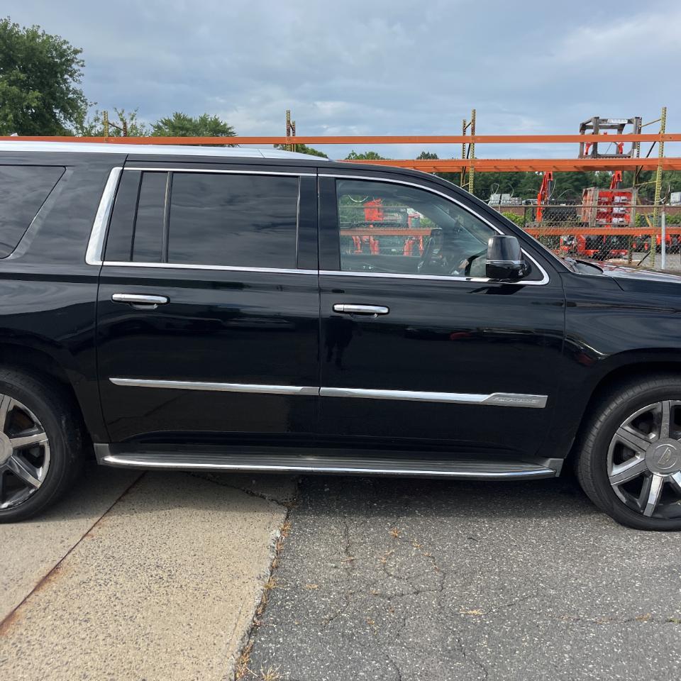 Cadillac Escalade ESV 4WD 4dr Luxury Collection 2016