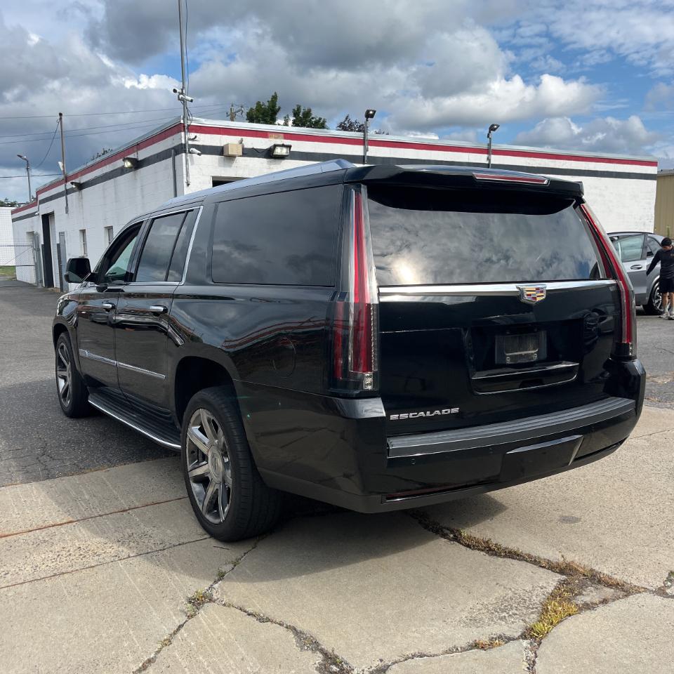 Cadillac Escalade ESV 4WD 4dr Luxury Collection 2016