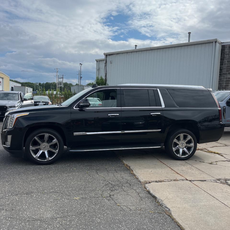 Cadillac Escalade ESV 4WD 4dr Luxury Collection 2016