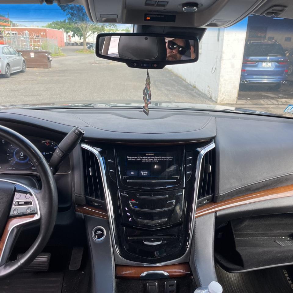 Cadillac Escalade ESV 4WD 4dr Luxury Collection 2016