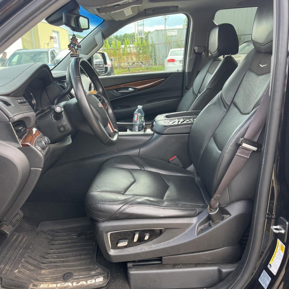 Cadillac Escalade ESV 4WD 4dr Luxury Collection 2016