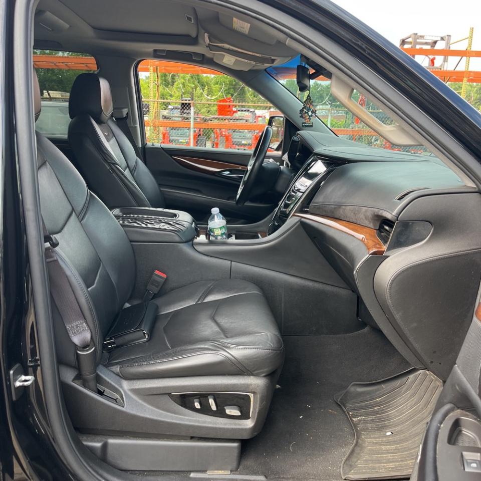 Cadillac Escalade ESV 4WD 4dr Luxury Collection 2016