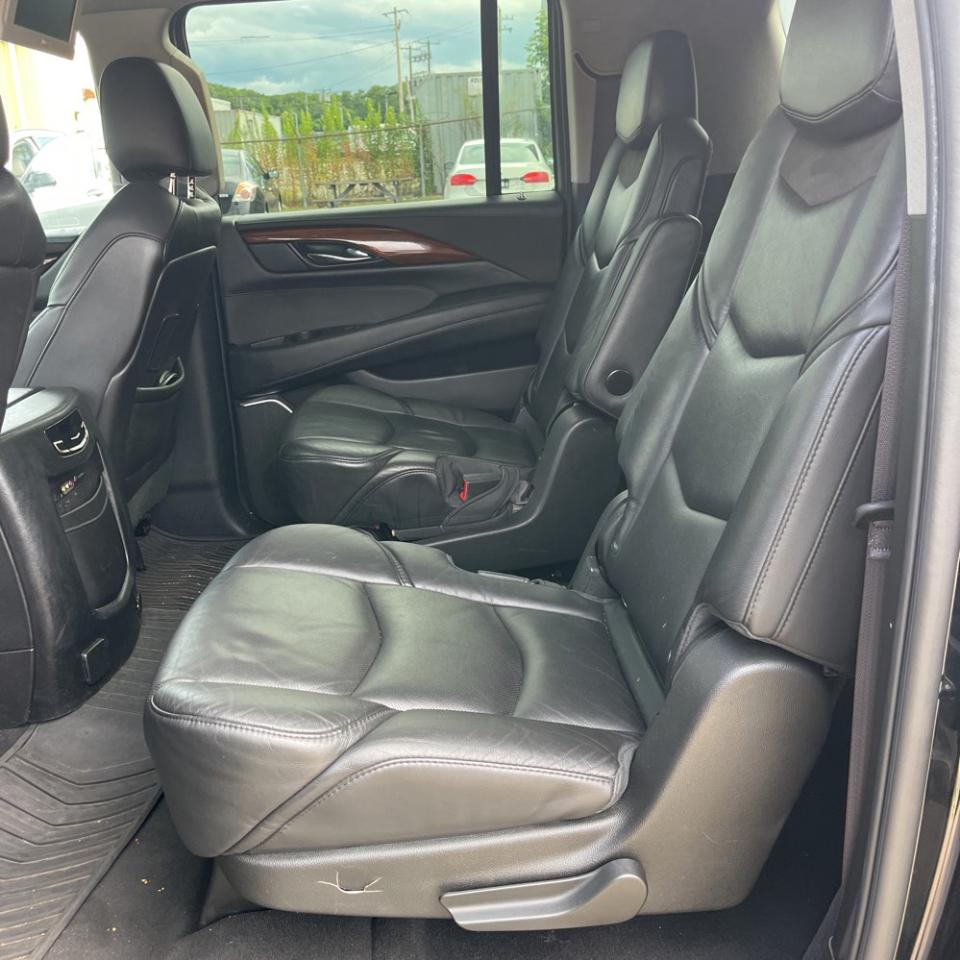 Cadillac Escalade ESV 4WD 4dr Luxury Collection 2016