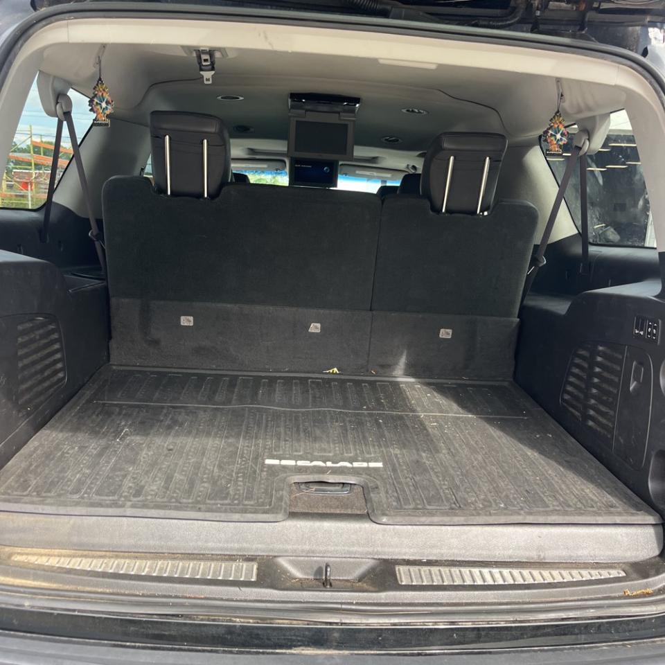 Cadillac Escalade ESV 4WD 4dr Luxury Collection 2016
