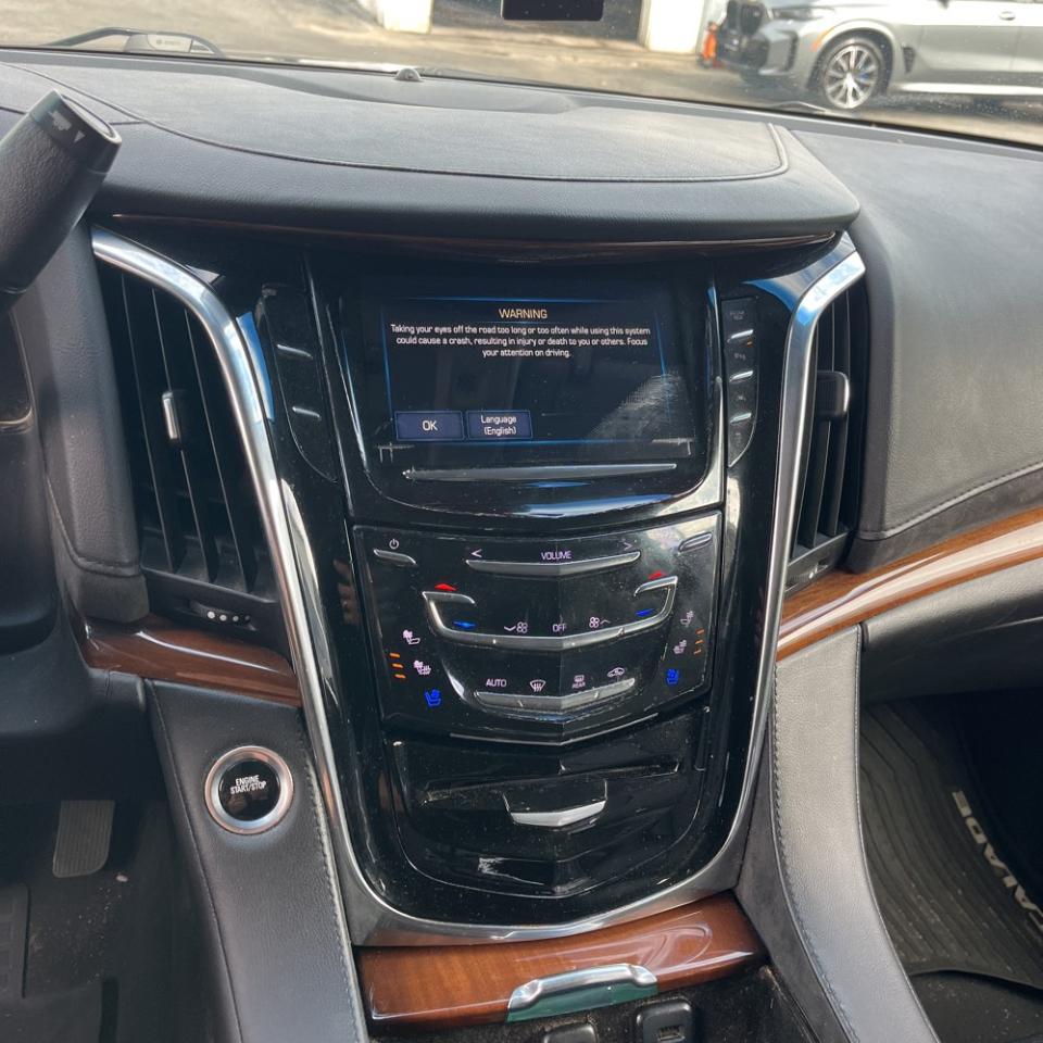 Cadillac Escalade ESV 4WD 4dr Luxury Collection 2016