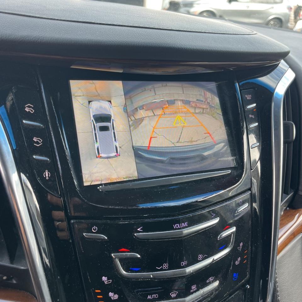 Cadillac Escalade ESV 4WD 4dr Luxury Collection 2016