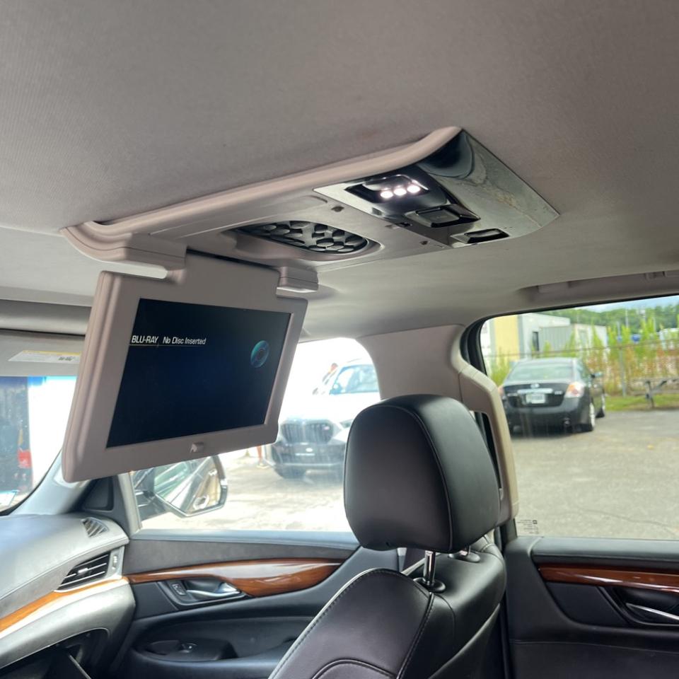 Cadillac Escalade ESV 4WD 4dr Luxury Collection 2016