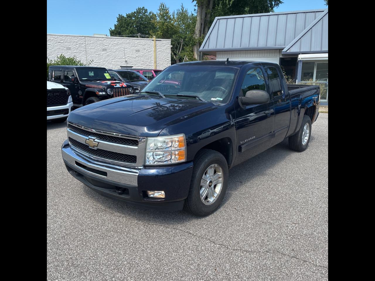 Chevrolet Silverado 1500 4WD Ext Cab 143.5" LT 2011