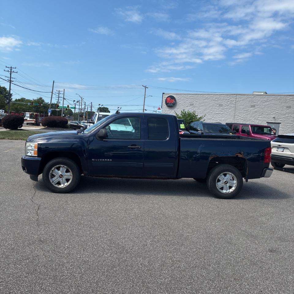 Chevrolet Silverado 1500 4WD Ext Cab 143.5" LT 2011