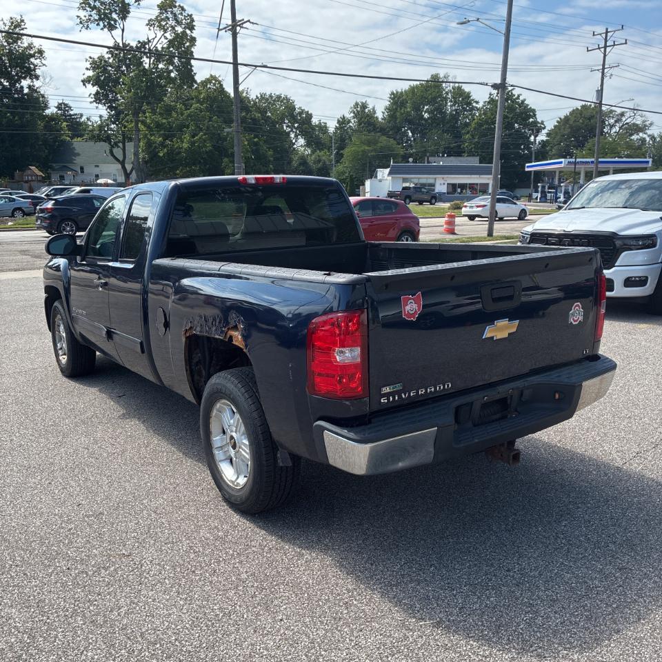 Chevrolet Silverado 1500 4WD Ext Cab 143.5" LT 2011