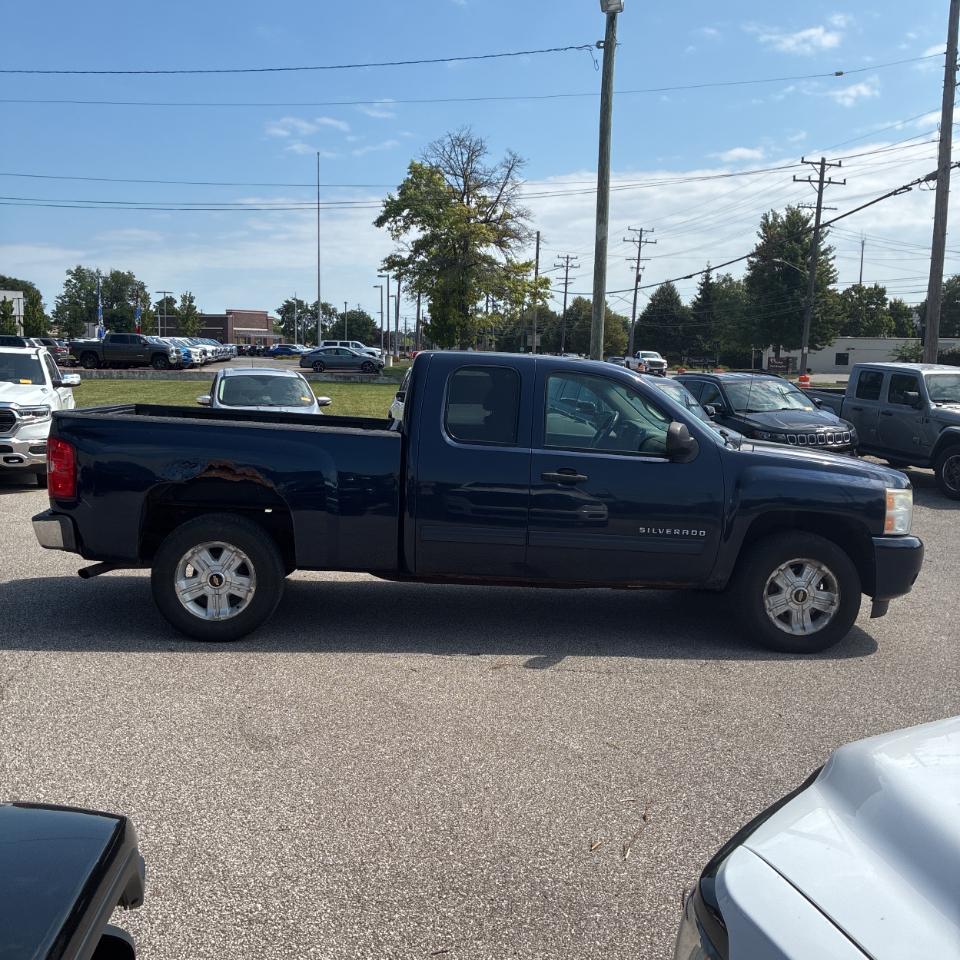 Chevrolet Silverado 1500 4WD Ext Cab 143.5" LT 2011