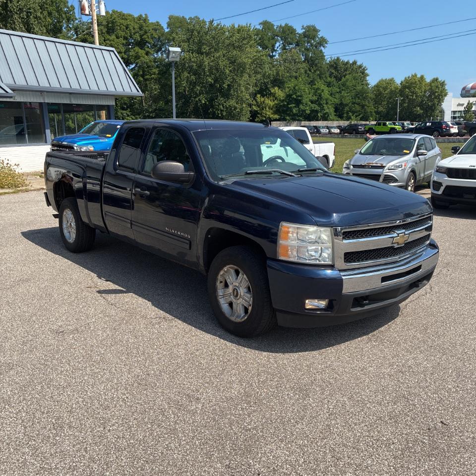 Chevrolet Silverado 1500 4WD Ext Cab 143.5" LT 2011