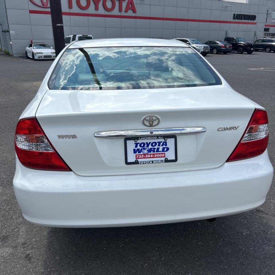 Toyota Camry 4dr Sdn LE Auto (Natl) 2004