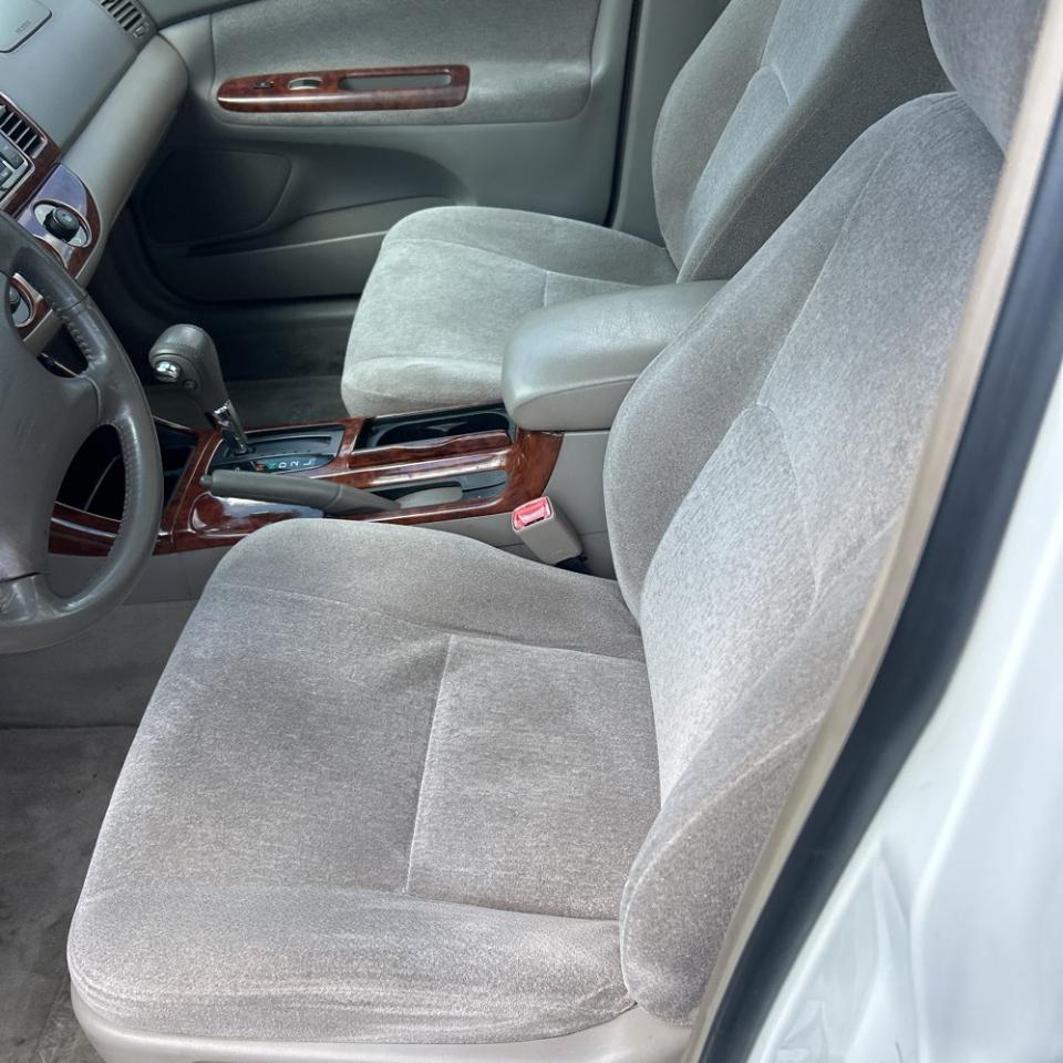 Toyota Camry 4dr Sdn LE Auto (Natl) 2004
