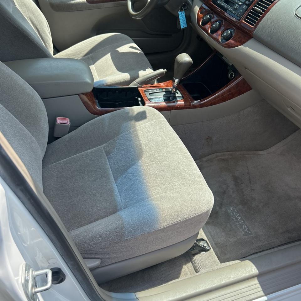 Toyota Camry 4dr Sdn LE Auto (Natl) 2004