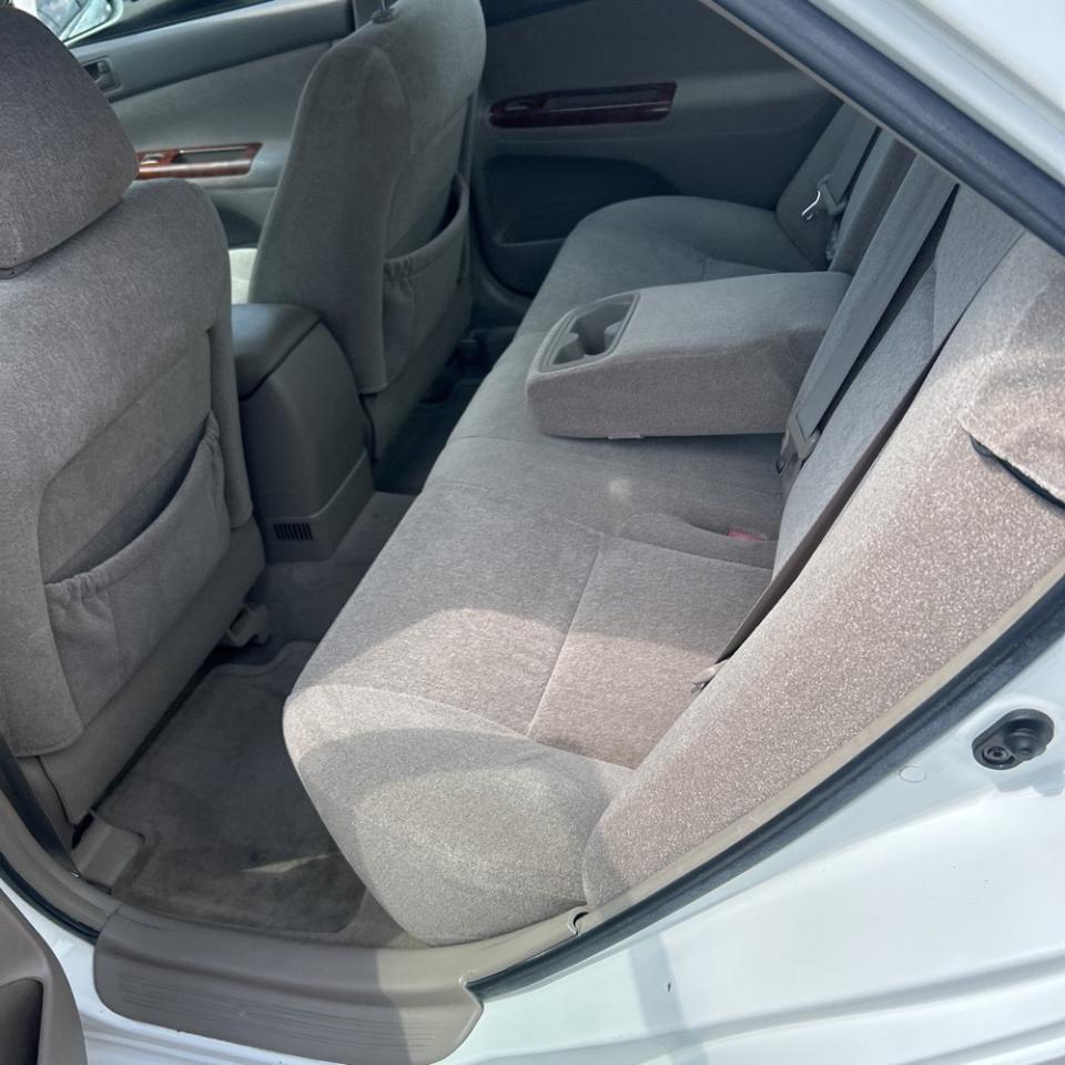 Toyota Camry 4dr Sdn LE Auto (Natl) 2004