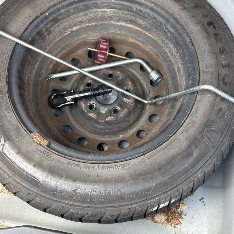 Toyota Camry 4dr Sdn LE Auto (Natl) 2004