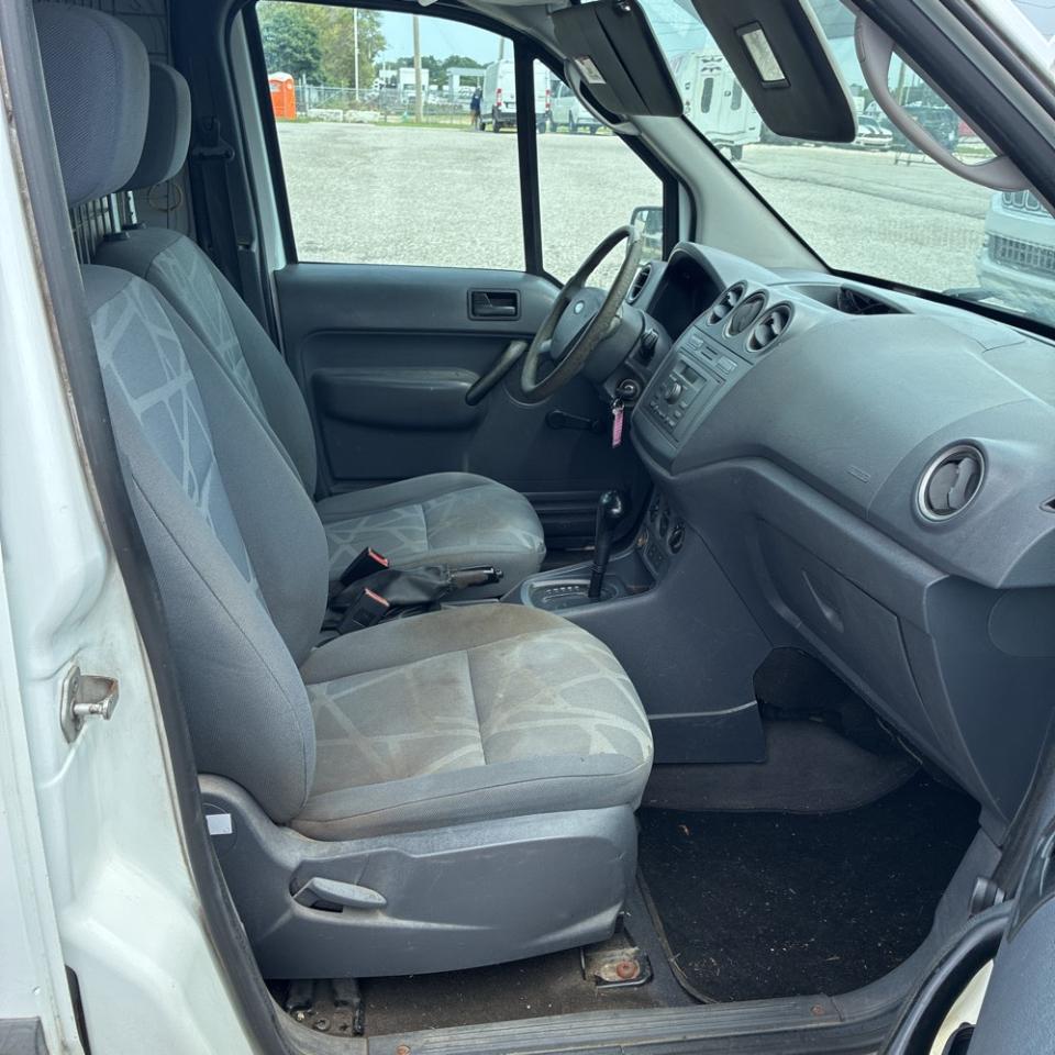 Ford Transit Connect 114.6" XL w/o side or rear door glass 2011