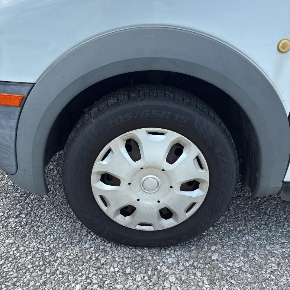 Ford Transit Connect 114.6" XL w/o side or rear door glass 2011