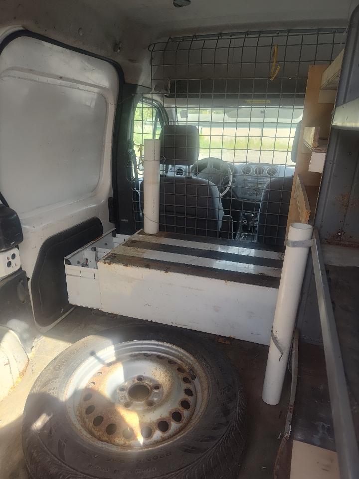 Ford Transit Connect 114.6" XL w/o side or rear door glass 2011