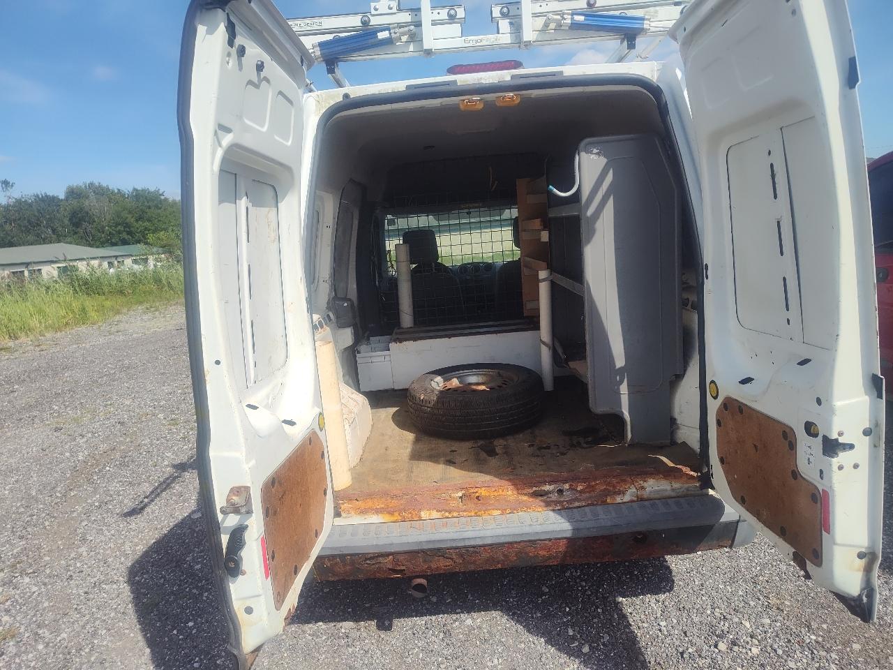 Ford Transit Connect 114.6" XL w/o side or rear door glass 2011