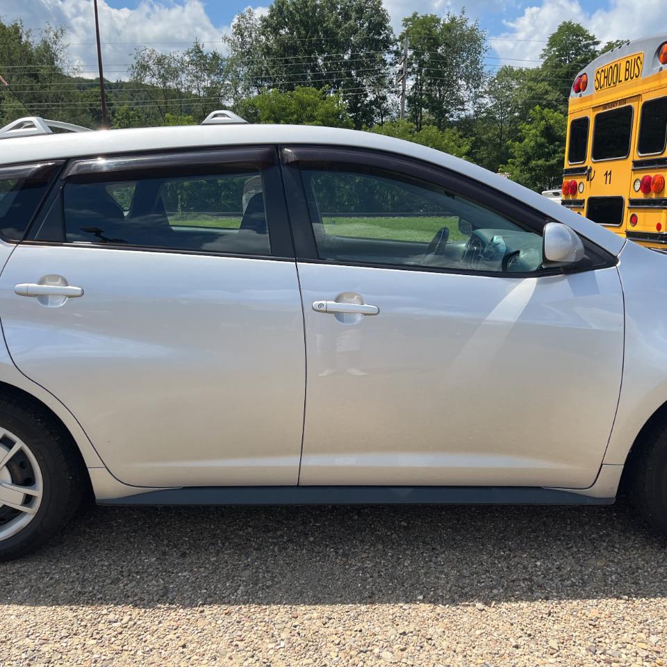 Pontiac Vibe 4dr HB AWD 2010