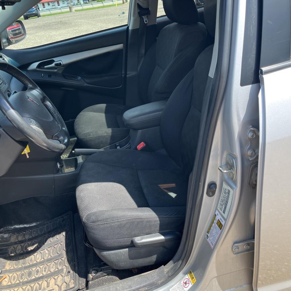 Pontiac Vibe 4dr HB AWD 2010