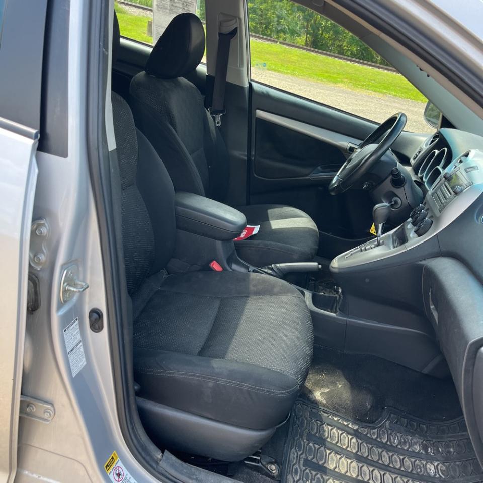 Pontiac Vibe 4dr HB AWD 2010