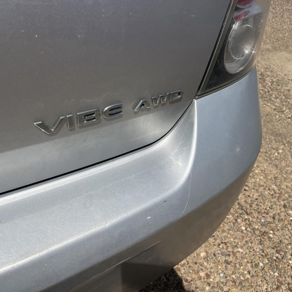 Pontiac Vibe 4dr HB AWD 2010
