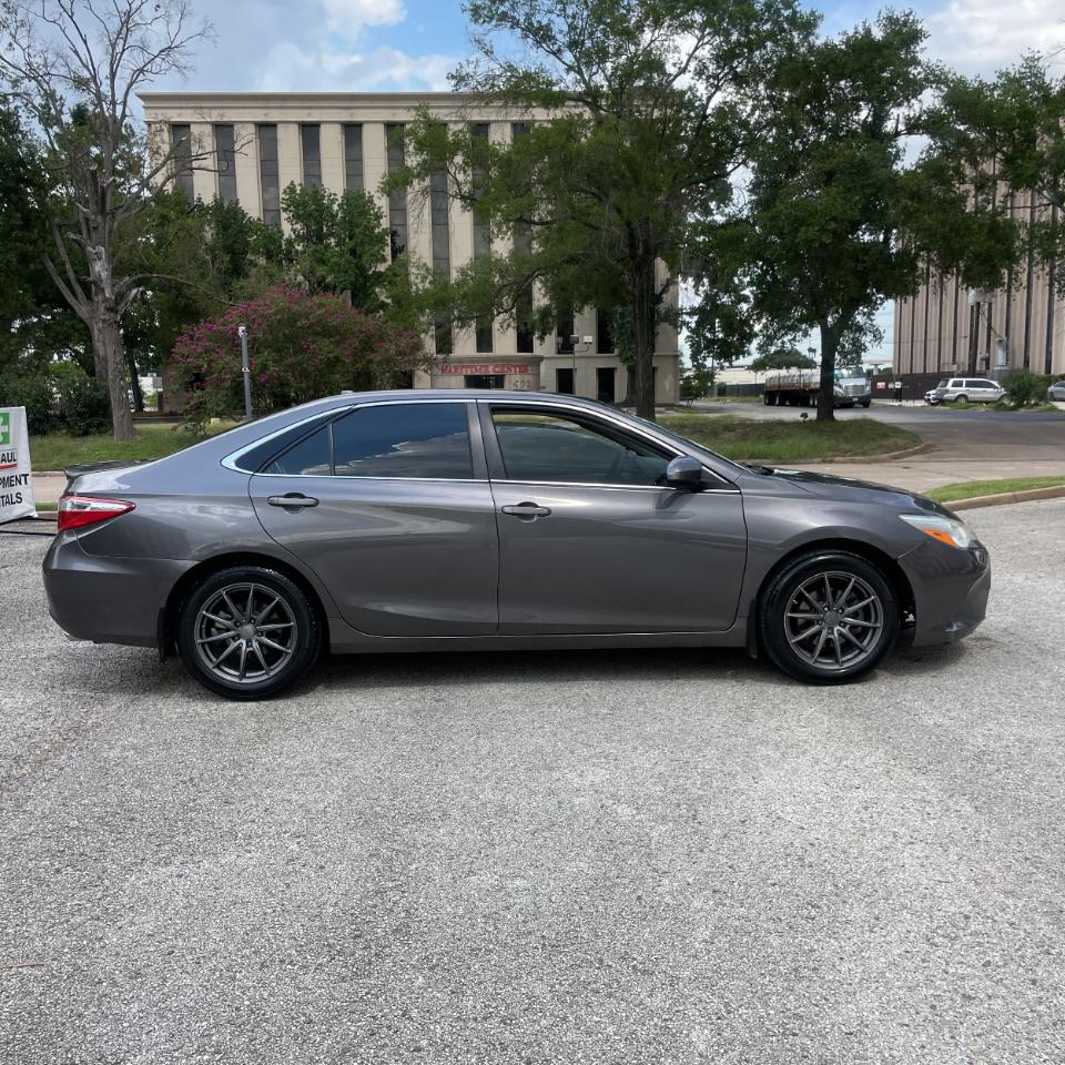 Toyota Camry 4dr Sdn I4 Auto XLE (Natl) 2015