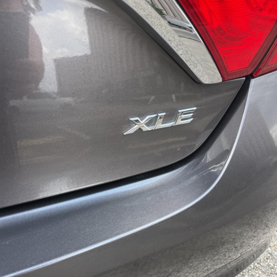 Toyota Camry 4dr Sdn I4 Auto XLE (Natl) 2015