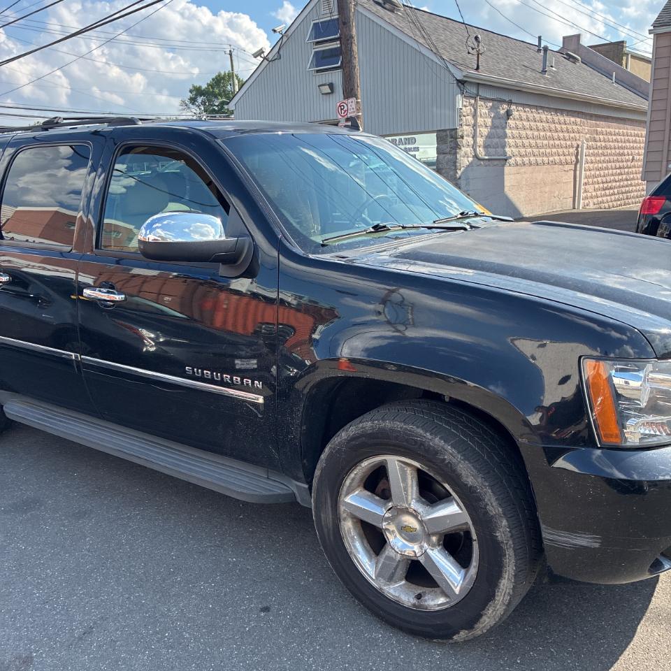 Chevrolet Suburban 4WD 4dr 1500 LTZ 2013