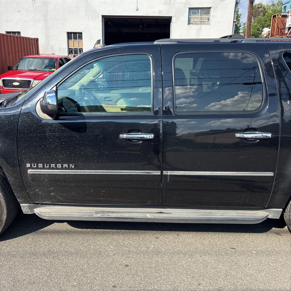 Chevrolet Suburban 4WD 4dr 1500 LTZ 2013