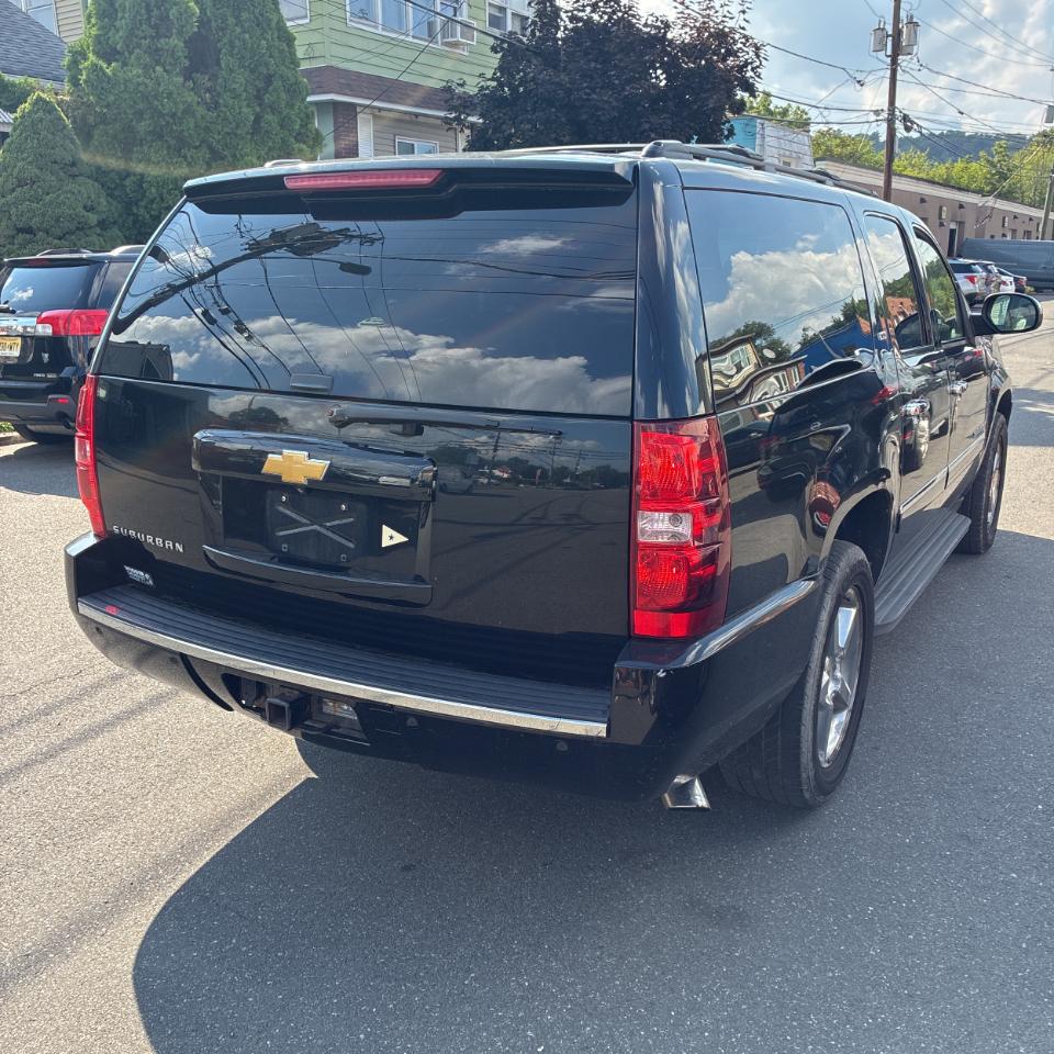 Chevrolet Suburban 4WD 4dr 1500 LTZ 2013