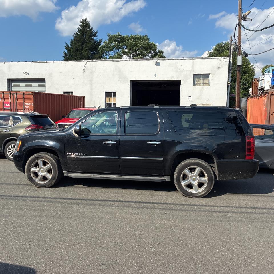 Chevrolet Suburban 4WD 4dr 1500 LTZ 2013