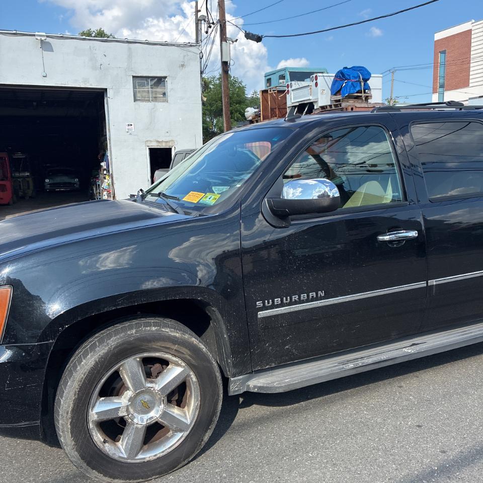 Chevrolet Suburban 4WD 4dr 1500 LTZ 2013