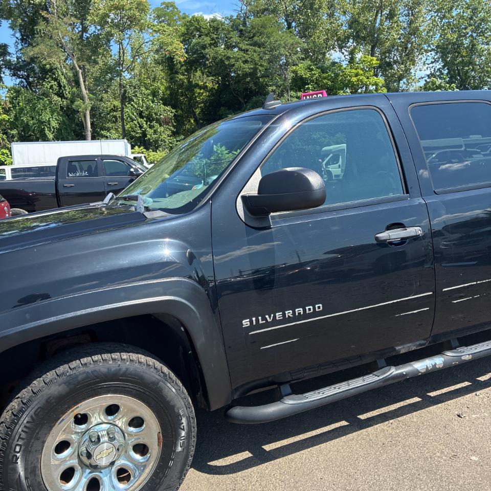 Chevrolet Silverado 1500 4WD Crew Cab 143.5" LS 2011