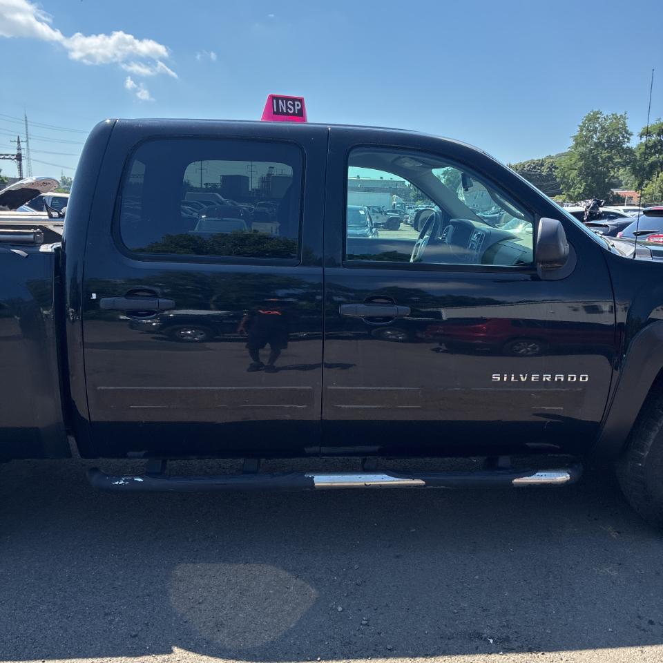 Chevrolet Silverado 1500 4WD Crew Cab 143.5" LS 2011