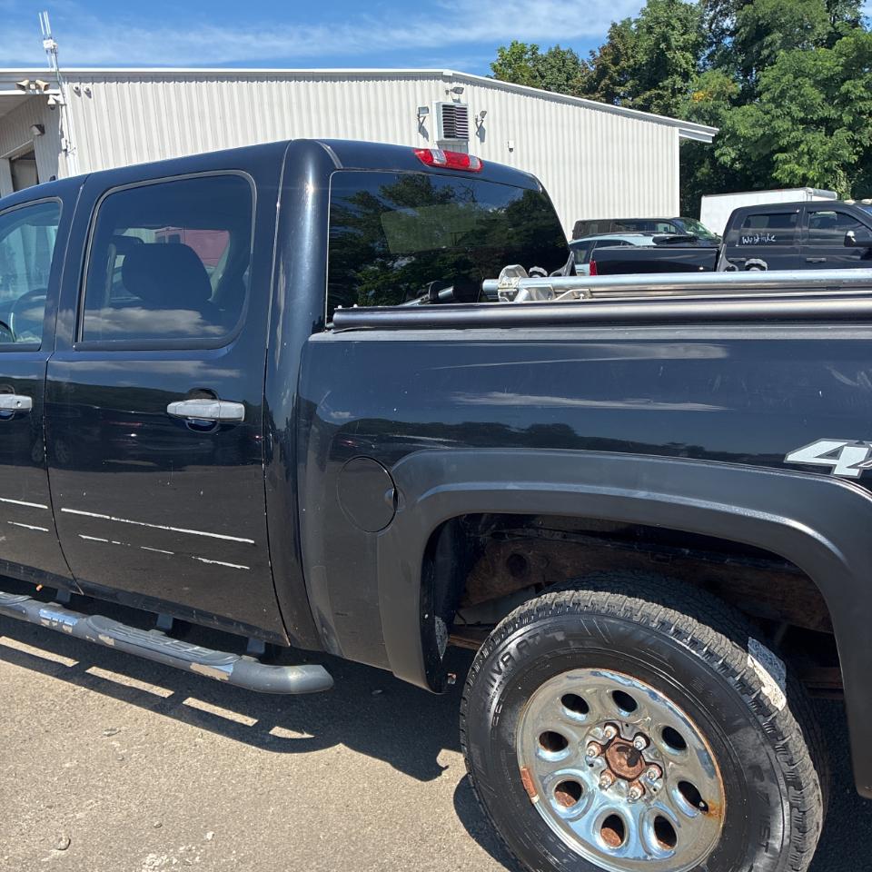 Chevrolet Silverado 1500 4WD Crew Cab 143.5" LS 2011