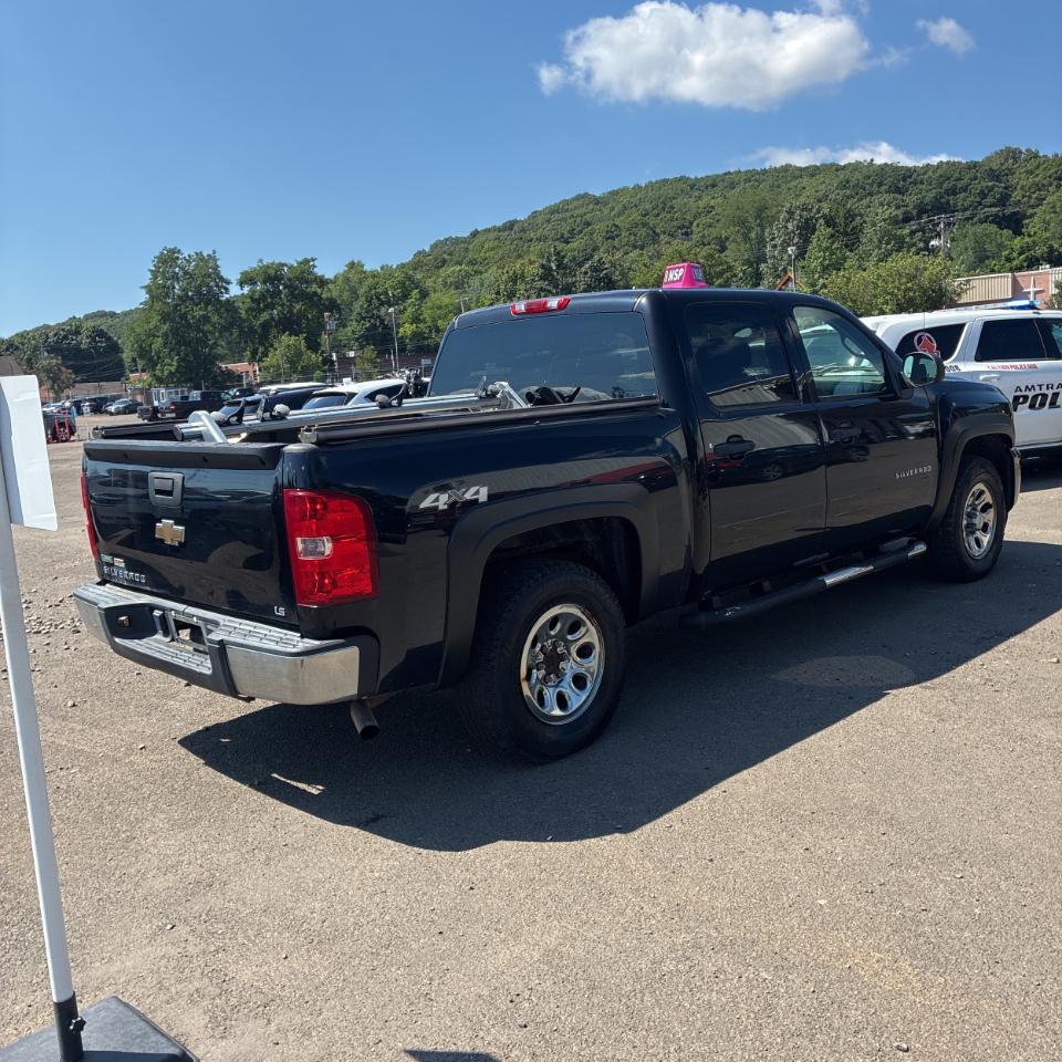 Chevrolet Silverado 1500 4WD Crew Cab 143.5" LS 2011