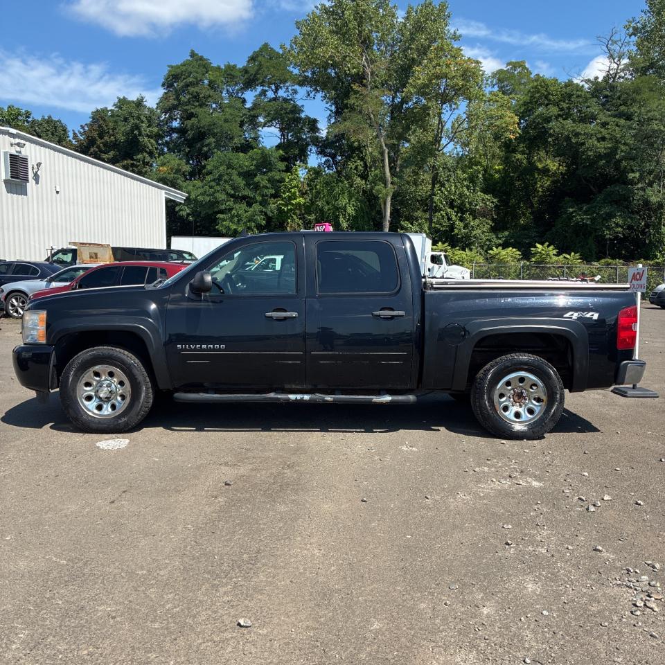 Chevrolet Silverado 1500 4WD Crew Cab 143.5" LS 2011
