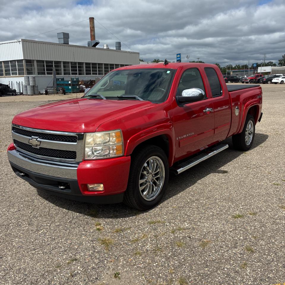 Chevrolet Silverado 1500 4WD Ext Cab 143.5" LT w/1LT 2007