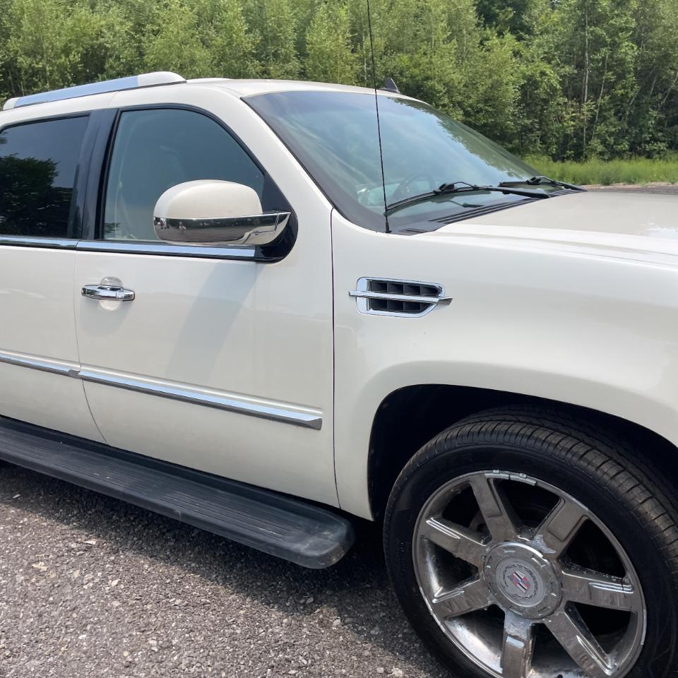 Cadillac Escalade EXT AWD 4dr Premium 2012