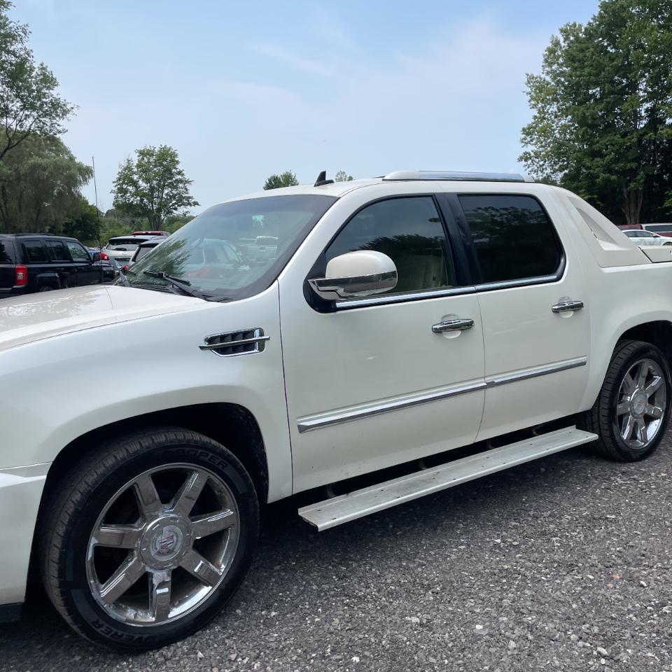 Cadillac Escalade EXT AWD 4dr Premium 2012